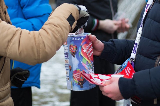 Dzięki zaangażowaniu wielu instytucji, klubów i organizacji  tylko w niedzielę do puszek wolontariuszy trafiło 101 tysięcy 163  zł i 39 groszy.