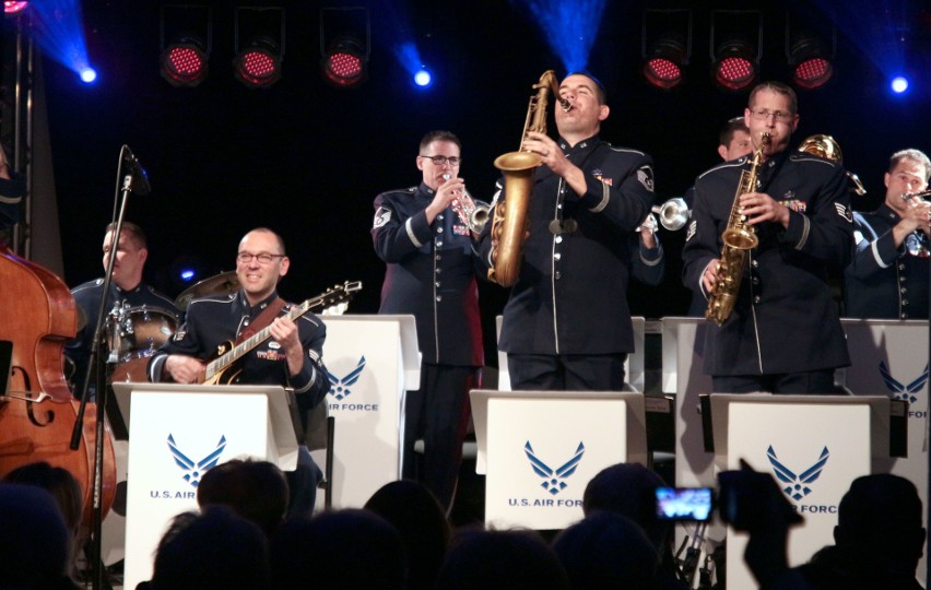 Big Band Sił Powietrznych USA „Ambassadors” to...