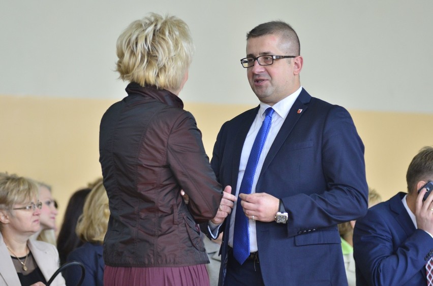 Gmina Gózd. Minister Zalewska na 100-leciu szkoły w Małęczynie: Reforma edukacji jest przemyślana