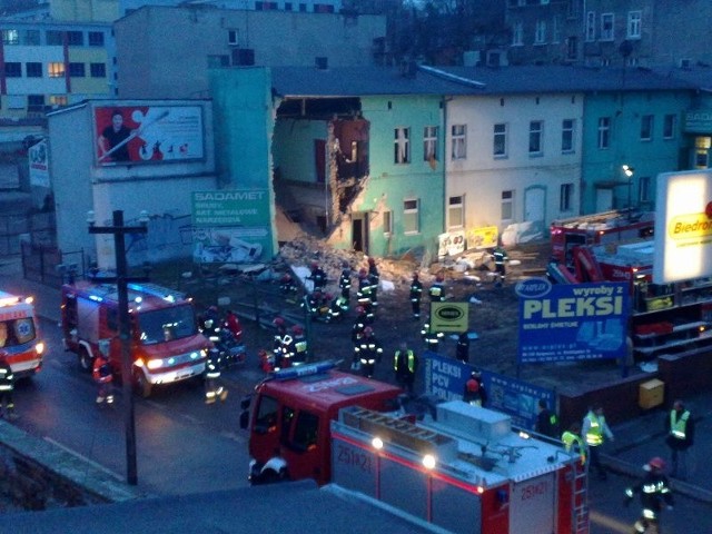 Wybuch butli z gazem w budynku przy ul. Grudziądzkiej w Bydgoszczy.. Dziękujemy firmie Majster za pomoc w realizacji materiału.