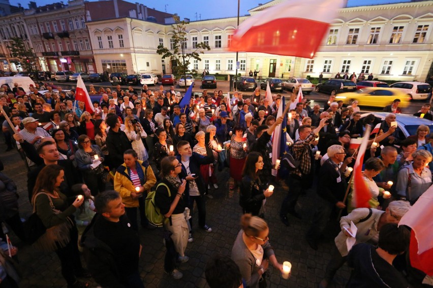 Lublin. Trwa kolejny protest w obronie sądów (ZDJĘCIA, WIDEO)