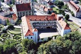 Zamek Piastów Śląskich w Brzegu. Krypty, sale, architektoniczne detale, ogrody. Śląski Wawel na zdjęciach