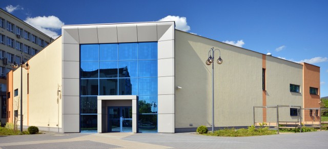 Jedną z największych realizacji spółki Agat z Kielc jest aula główna Politechniki Świętokrzyskiej.