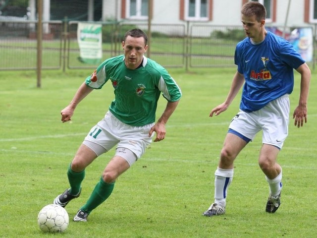 Szymon Gibczyński grał już w Gryfie w sezonach 2008/2009 i 2009/2010. Teraz klub prowadzi z nim rozmowy na temat powrotu. 