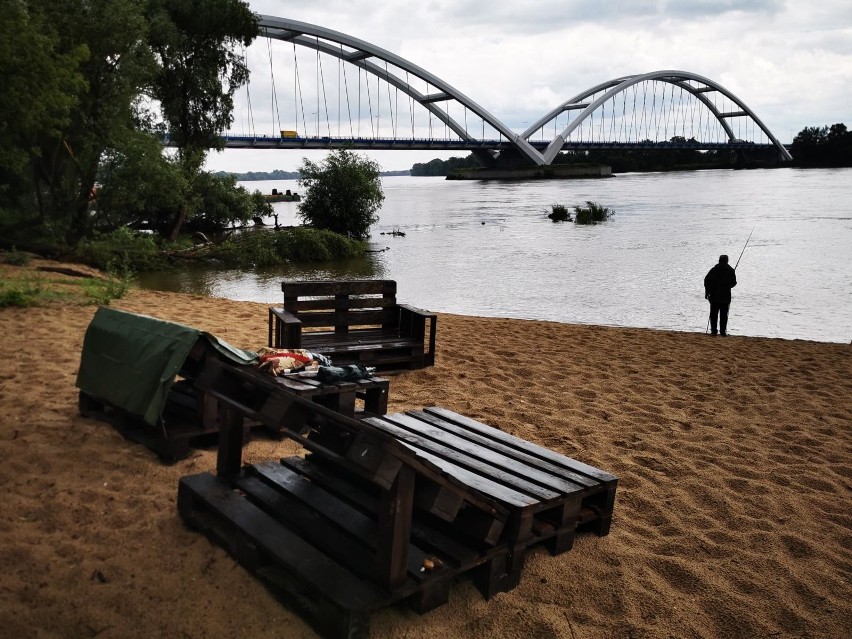 W Toruniu powstaje coraz więcej miejsc do relaksu nad Wisłą....