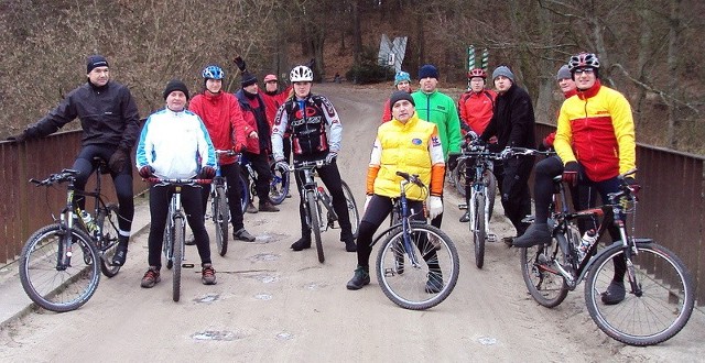 Więcej o wyczynach amatorów jazdy znajdziecie na www.bikerteambrodnica.republika.pl