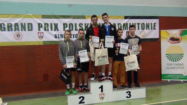 Bartosz Gałązka i Maciej Matusz z Technik Głubczyce na najwyższym stopniu podium.