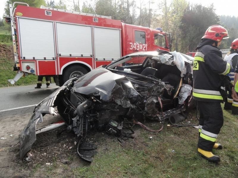 Mochnaczka Wyżna/Krzyżówka. Wypadek na drodze krajowej nr 75. Nie żyje jedna osoba [ZDJĘCIA]