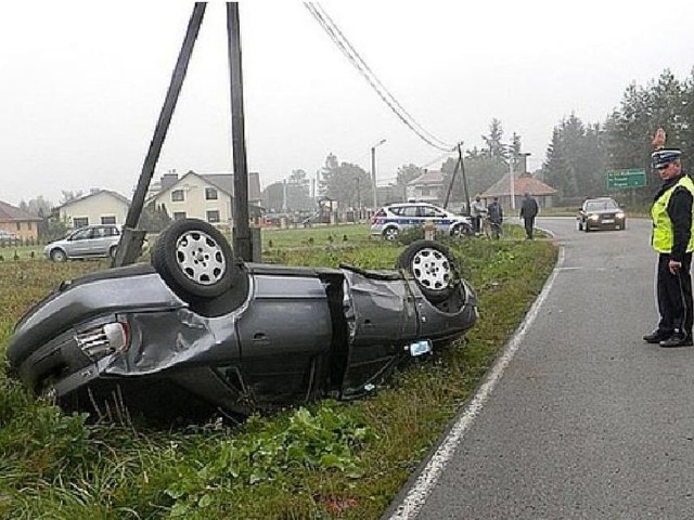 Na szczęście kierujący tym samochodem młody mężczyzna nie odniósł obrażeń.