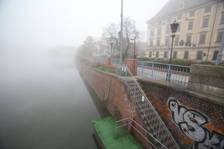 Mgła we Wrocławiu - jest ostrzeżenie. Będzie fatalna widoczność i szadź