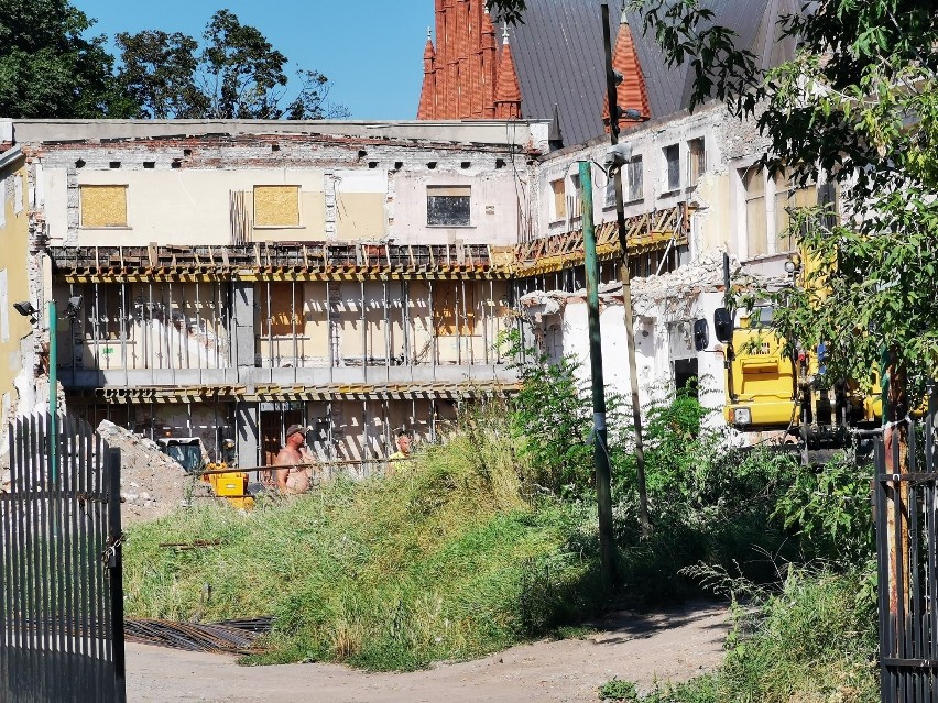 Budowlańcy mają wkrótce powrócić do „Grunwaldu”. Grunt się osuwał, trzeba było wiercić! [ZDJĘCIA]