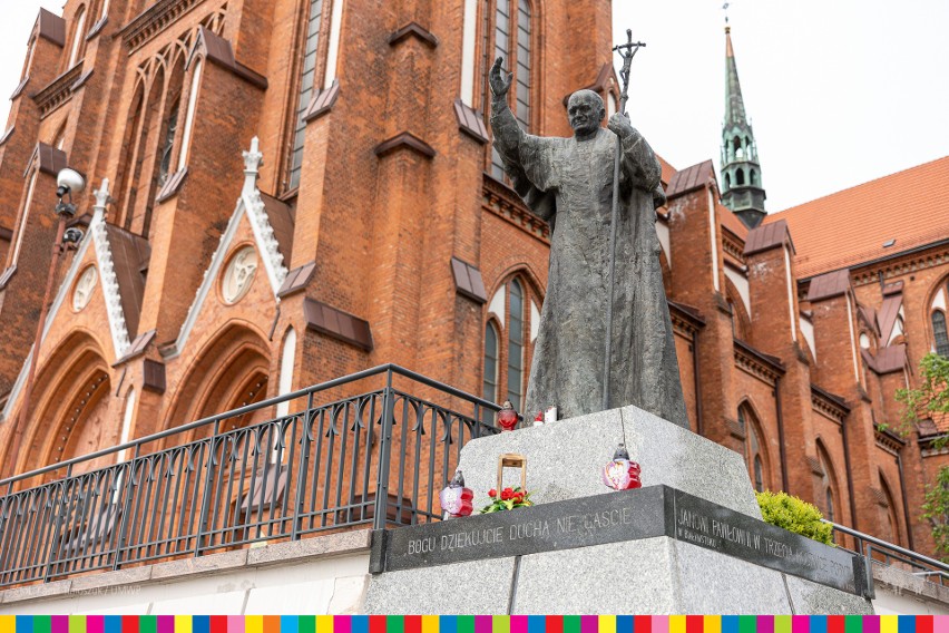 103. rocznica urodzin Ojca Świętego Jana Pawła II uczczona w...