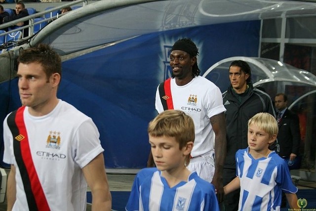 Emmanuel Adebayor (na zdjęciu jeszcze w barwach Manchesteru City) zagra w Queens Park Rangers?