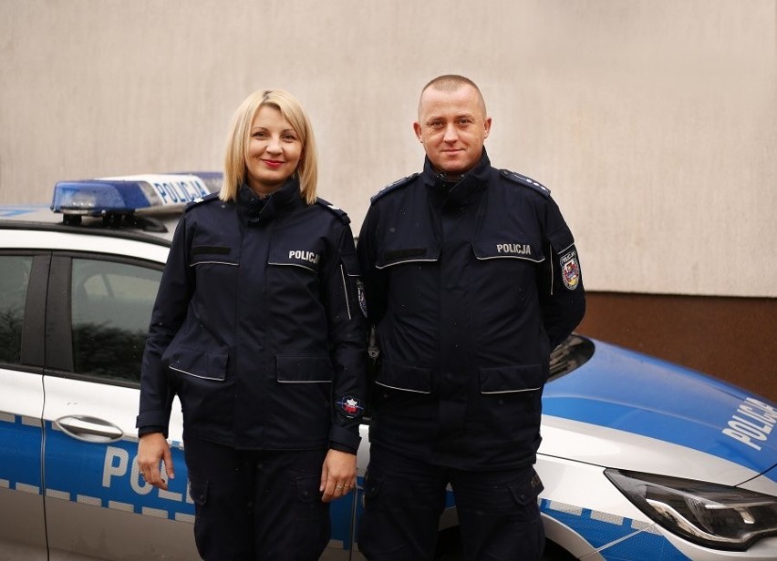 Dwoje policjantów z Cieszanowa, znając trudną sytuację...