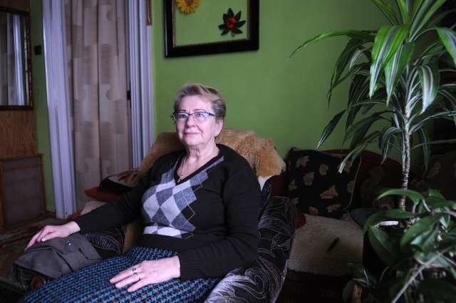 Bożena Dąbrowska, podobnie jak i inni lokatorzy, czeka na rozstrzygnięcia sądu