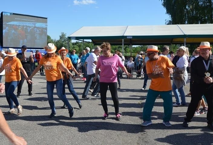 Kęty. Sukces Uniwersytetu Trzeciego Wieku w międzynarodowej olimpiadzie sportowej. Wśród ekip z Małopolski Kęty były najlepsze [ZDJĘCIA]