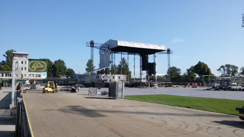 Po koncercie Linkin Park w Rybniku sprzątają stadion. A tak...