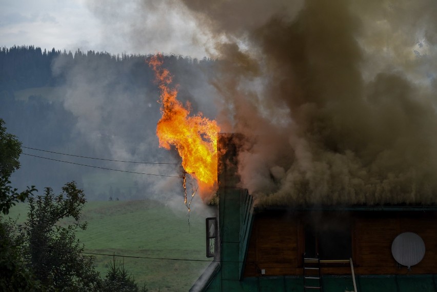 Zakopane. Pożar drewnianego domu jednorodzinnego na ul. Bogańskiego 