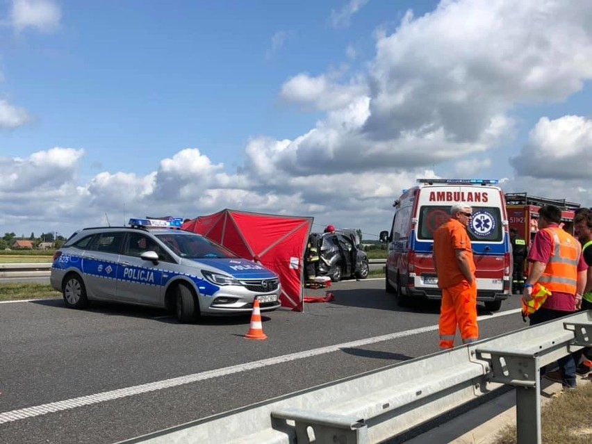 Śmiertelny wypadek na S8 pod Oleśnica. W zderzeniu 4 aut zginęło 5-letnie dziecko (ZDJĘCIA)