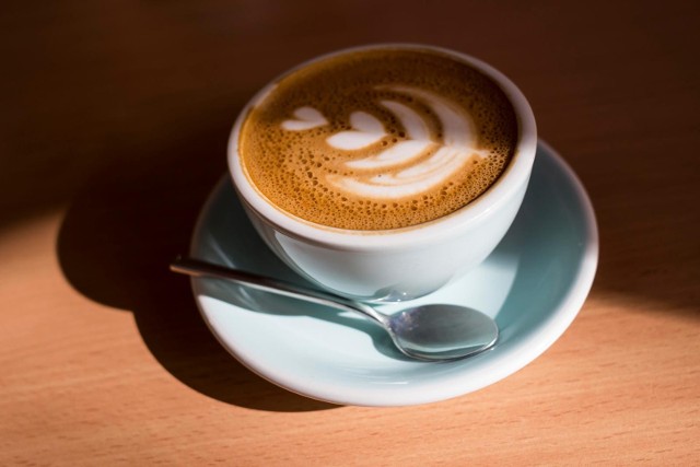 Kawa to dla wielu osób obowiązkowy poranny napój. Oto 11 przepisów na jej przygotowanie. Przesuwaj zdjęcia w galerii gestem lub strzałką.
