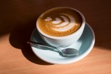 Kawa na dobry początek dnia. Odkryj 11 sposobów na pyszne napoje, które dodadzą ci energii. Daj się zaskoczyć smakiem i aromatem