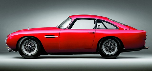 Aston Martin DB4 GT w wyścigowej wersji Littleweight. Zbudowano ich na początku lat 60. tylko sześć. Teraz powstaje następnych 25
