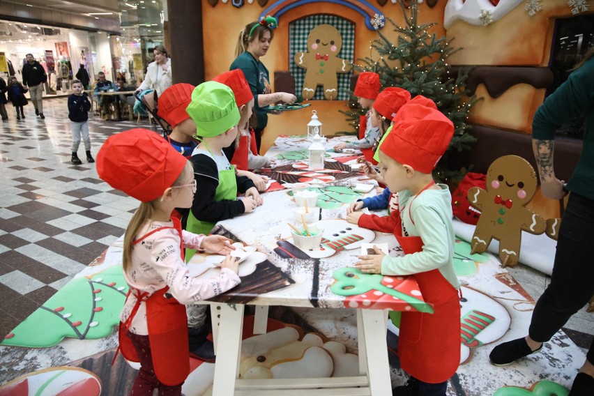 Fabryka Czekolady w Galerii Korona w Kielcach! Tu dzieci mogą za darmo zrobić własną czekoladkę. Zobaczcie zdjęcia