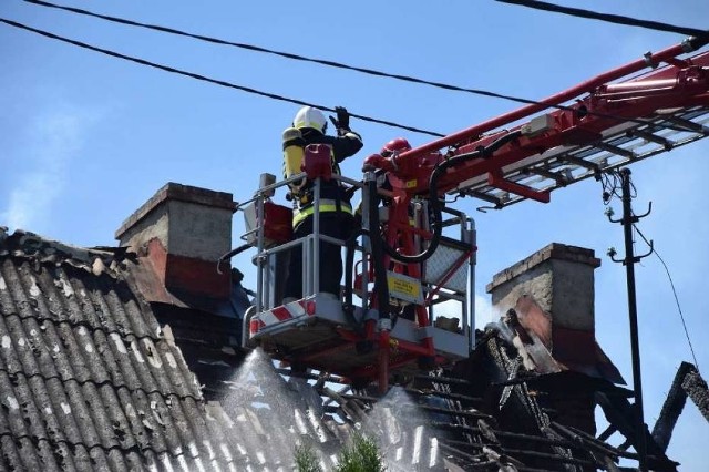 W środę wybuchł pożar w Kopaszynie pod Wągrowcem. Ogień ogarnął budynek, w którym znajduje się mieszkanie, sklep oraz świetlica. Na szczęście nikt nie ucierpiał.