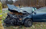 Brzezinka. Dwie osoby ranne w wypadku na skrzyżowaniu ulic Brzozowej i Leśnej. Droga zablokowana [ZDJĘCIA]