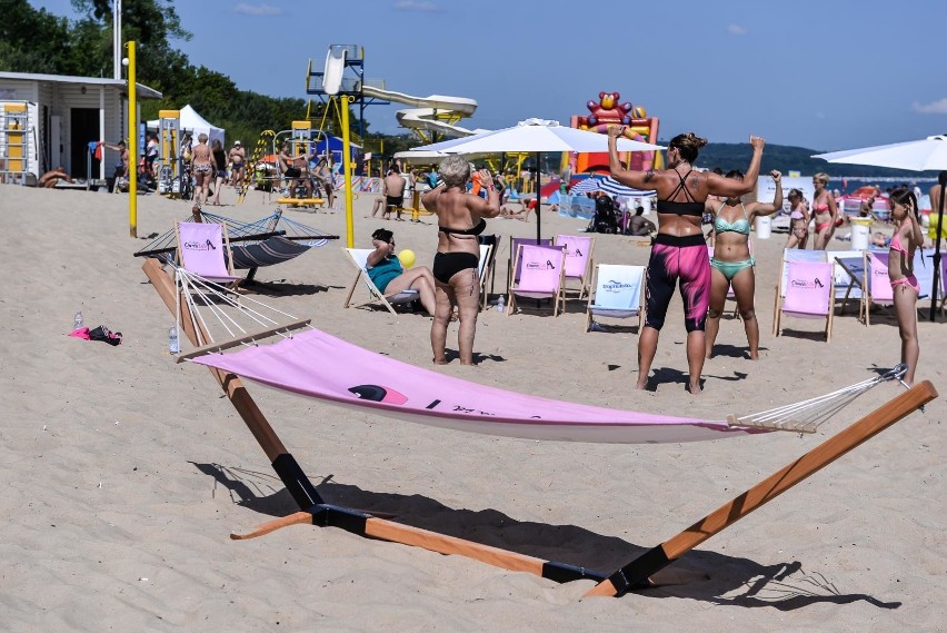 "Różowa Plaża" w Gdańsku Jelitkowie. Promowanie zdrowego trybu życia i regularnych badań [zdjęcia]