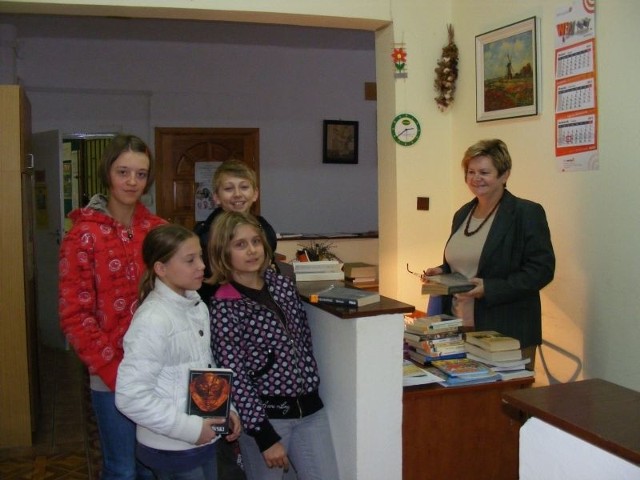 Elżbieta Kaczyńska z czytelnikami