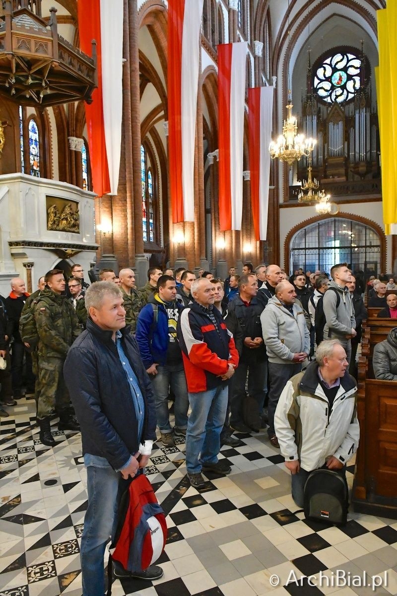 Pół tysiąca mężczyzn wyruszyło sanktuarium Matki Bożej...