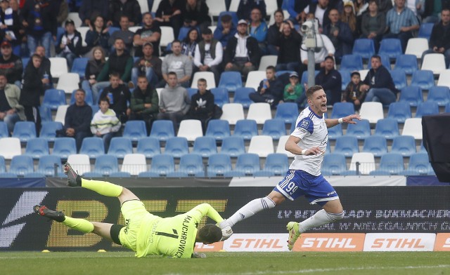 Fabian Piasecki grał już w tym sezonie na stadionie Piasta Gliwice i strzelił pięknego gola przewrotką w swoim ostatnim meczu dla Śląska Wrocław.