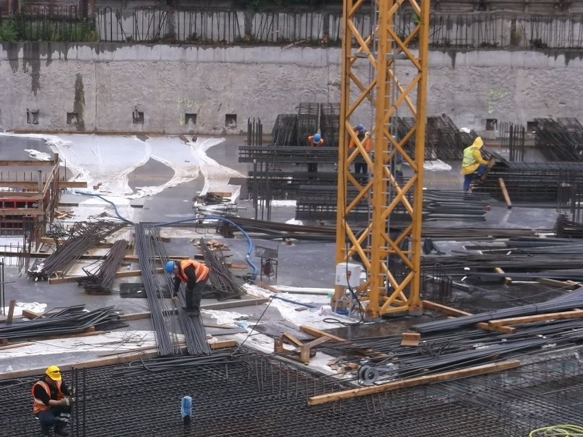 Wrocławski Hilton ma już fundamenty. Teraz będzie rósł (ZDJĘCIA)