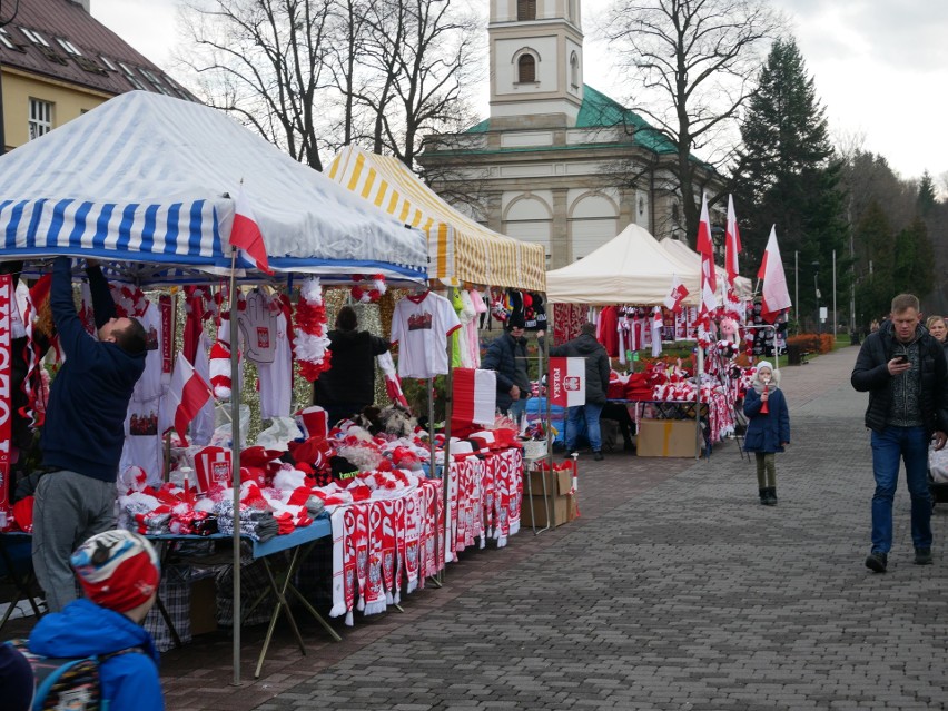 Wisła przed Pucharem Świata: na razie jest spokojnie, ale kibice już przyjeżdżają w Beskidy. Na rynku rusza Strefa Kibica ZDJĘCIA