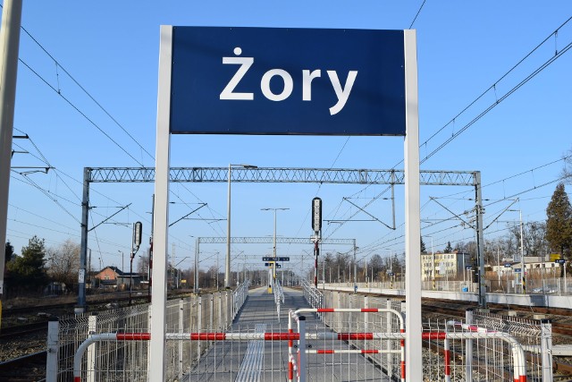 Mieszkańcy protestują przeciwko nowej linii kolejowej w Żorach.Zobacz kolejne zdjęcia. Przesuwaj zdjęcia w prawo - naciśnij strzałkę lub przycisk NASTĘPNE
