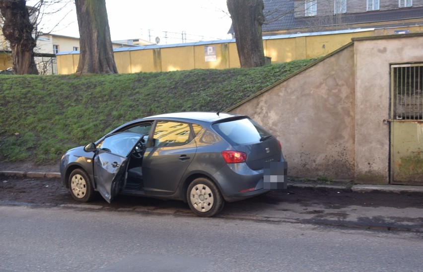 Kolizja w Stargardzie. Drzwi samochodu niemal zostały wyrwane 