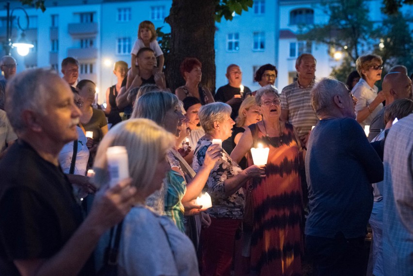 Ponad 1000 osób na proteście na placu Daszyńskiego w Opolu...