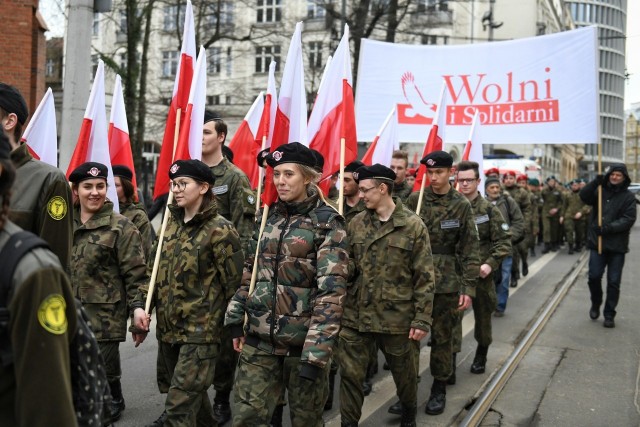 W piątek w Poznaniu odbyły wojewódzkie uroczystości związane z Narodowym Dniem Pamięci Żołnierzy Wyklętych. Przejdź dalej i zobacz kolejne zdjęcia --->