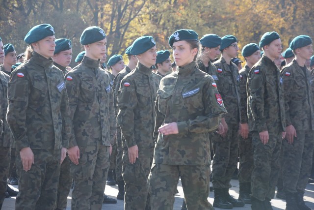 Ślubowanie uczniów pierwszych klas szkół mundurowych z Tychów, Bielska-Białej, Cieszyna i Olkusza