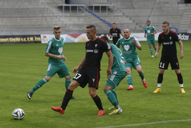 Mecz Górnika Zabrze z GKS-em Katowice oglądało na stadionie przy Roosevelta kilkuset kibiców