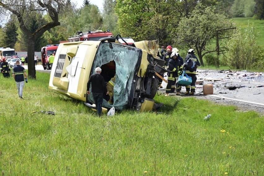 Wypadek na zakopiance. W rejonie Rdzawki autobus zderzył się z busem. Nie żyje jedna osoba 20 05