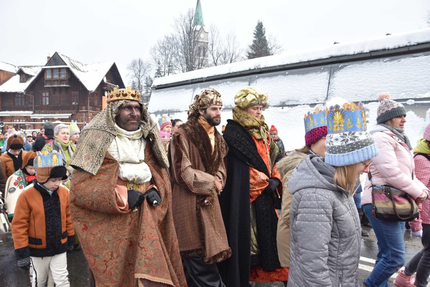 Zakopane. Tatrzański Orszak Trzech Króli na Krupówkach [ZDJĘCIA]