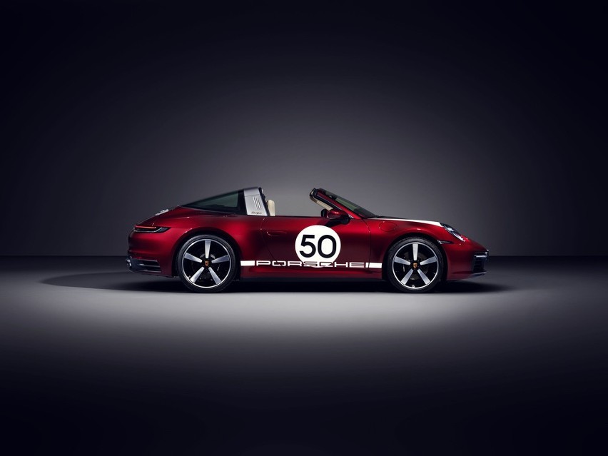 Porsche 911 Targa 4S Heritage Design Edition...