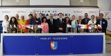 Delegacje ambasadorów kilkunastu państw przebywały w powiecie radomskim. Goście obejrzeli lotnisko w Radomiu, byli na Bitwie Regionów