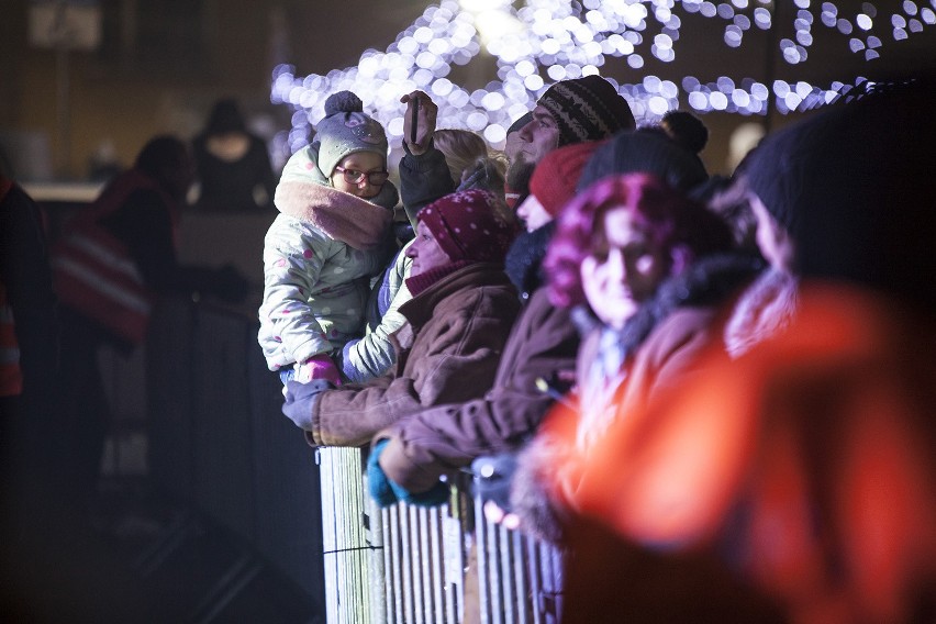 Sylwester w Sosnowcu: mieszkańcy bawili się przed Urzędem Miasta [ZDJĘCIA]