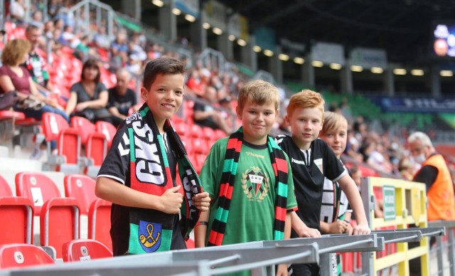 22.08.2021. Kibice na meczu GKS Tychy - Sandecja Nowy Sącz. Zobacz kolejne zdjęcia. Przesuwaj zdjęcia w prawo - naciśnij strzałkę lub przycisk NASTĘPNE