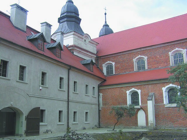 Wirydarz pobenedyktyńskiego klasztoru w Mogilnie.