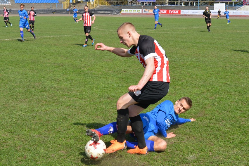 3 liga. Resovia wykorzystała fatalną grę obrońców Unii i wygrała w Tarnowie 5:2. Piękne gola Dariusza Frankiewicza i Michała Ogrodnika