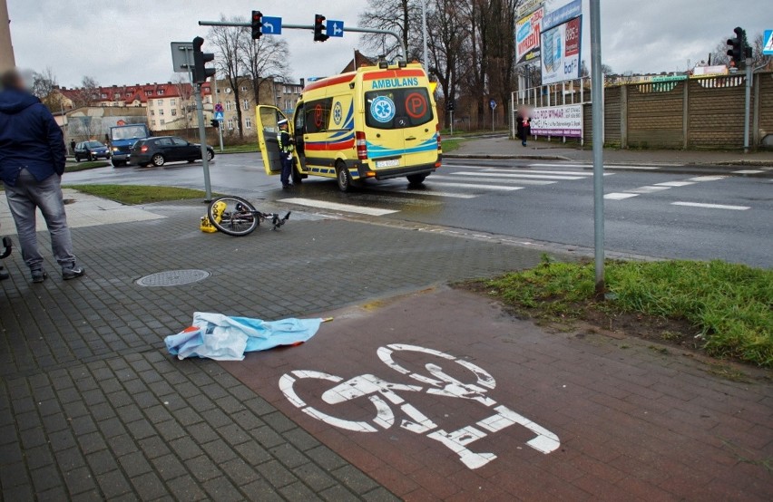 Potrącenie rowerzysty na ulicy Paderewskiego w Słupsku